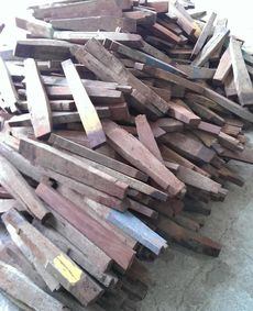 男子趁着农村拆迁,收4.5吨的木头成为亿万富翁